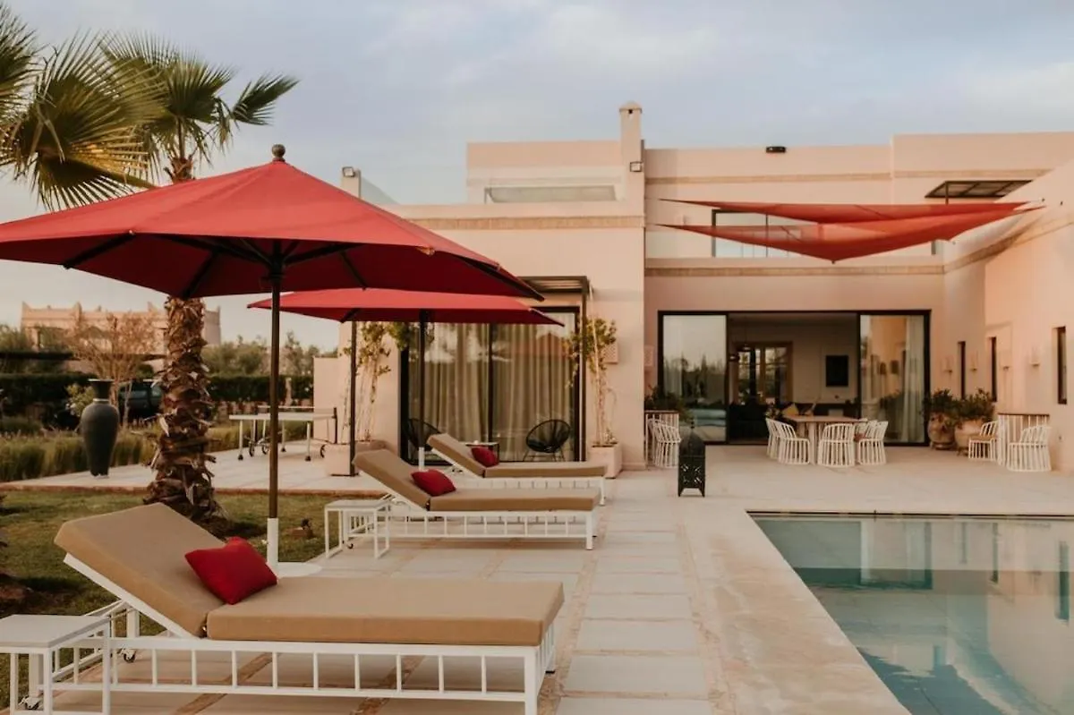 Luxury 5-Suite Villa With Heated Pool, Steam Room & Games Марракеш