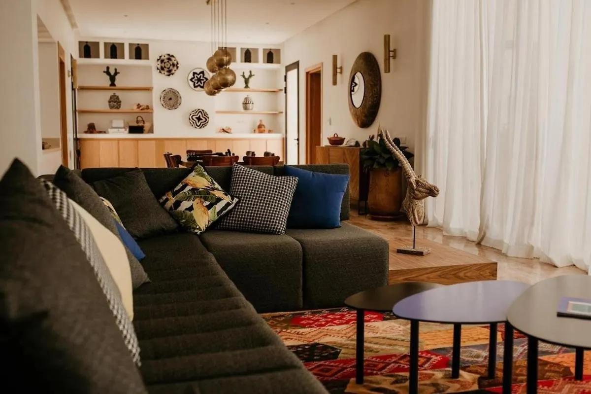 Luxury 5-Suite Villa With Heated Pool, Steam Room & Games Марракеш