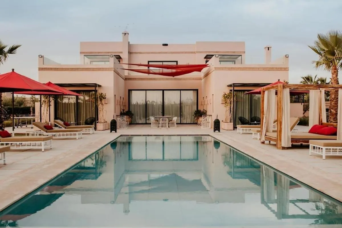 Luxury 5-Suite Villa With Heated Pool, Steam Room & Games contacts
